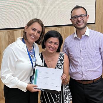 adriana valle y brenda cruz en entrega de reconocimiento
