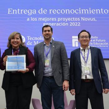 Emilia Leal Uhlig en la entrega de reconocimientos
