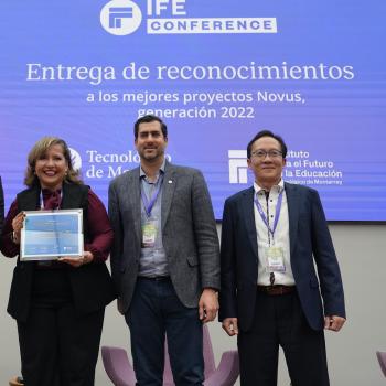 Emilia Leal at the awards ceremony